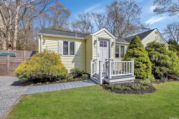 Hampton Bays, NY 11946,39 Foster AVE