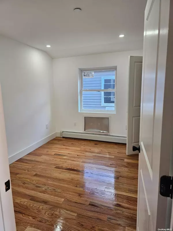 Arverne, NY 11692,72-29 Hillmeyer AVE #2