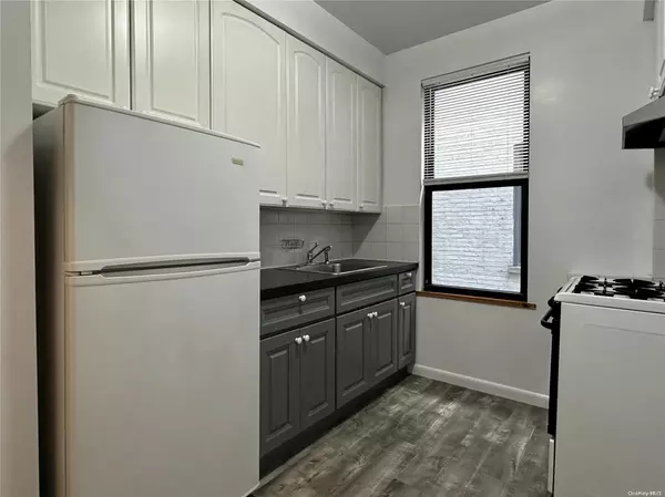 Astoria, NY 11106,34-35 30th ST