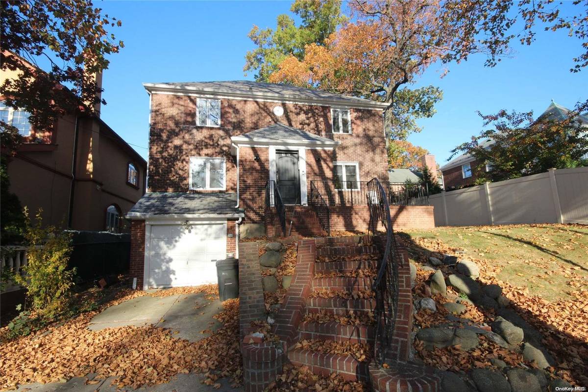 Jamaica Estates, NY 11432,81-17 Tryon PL