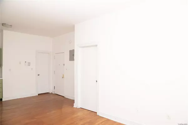 Long Island City, NY 11101,43-04 34th AVE #2F