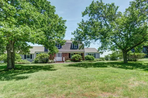 New Suffolk, NY 11956,199 Old Harbor RD