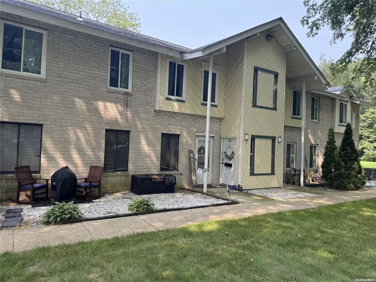 Coram, NY 11727,5 Navajo CT #5