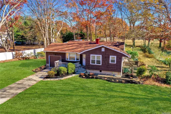 South Setauket, NY 11720,33 Fawn LN