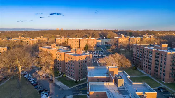 213-02 75 AVE #2F, Oakland Gardens, NY 11364