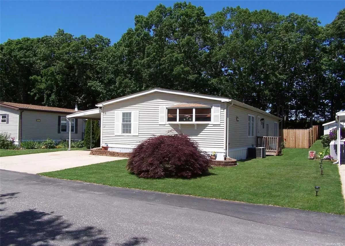 Riverhead, NY 11901,1800 Obsorne Ave  23E