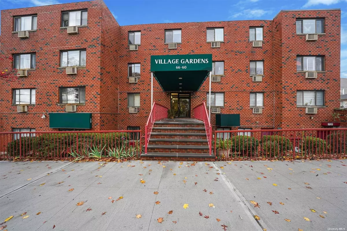 Middle Village, NY 11379,66-60 80th ST #302