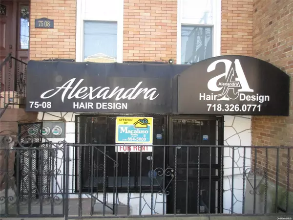 Middle Village, NY 11379,75-08 Metropolitan AVE #lower