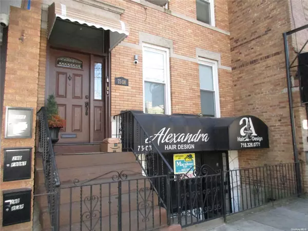 Middle Village, NY 11379,75-08 Metropolitan AVE #lower