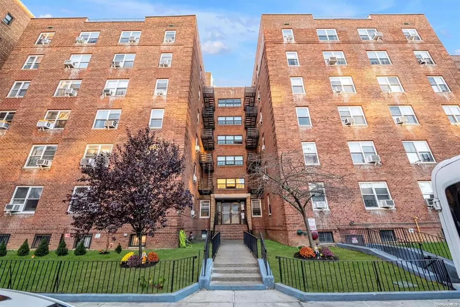 6474 Saunders ST ##4A, Rego Park, NY 11374