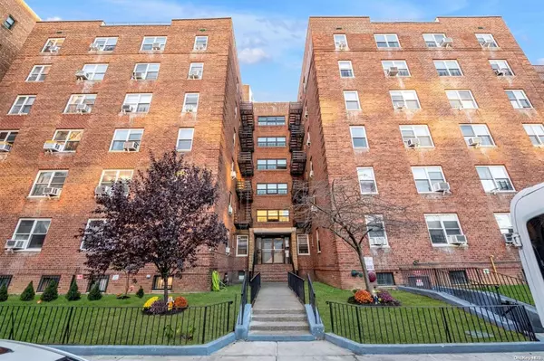 Rego Park, NY 11374,6474 Saunders ST ##4A