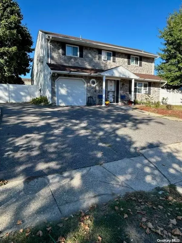 Central Islip, NY 11722,136 Acorn AVE