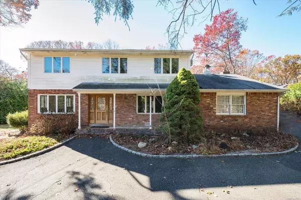 Commack, NY 11725,40 Valleywood RD