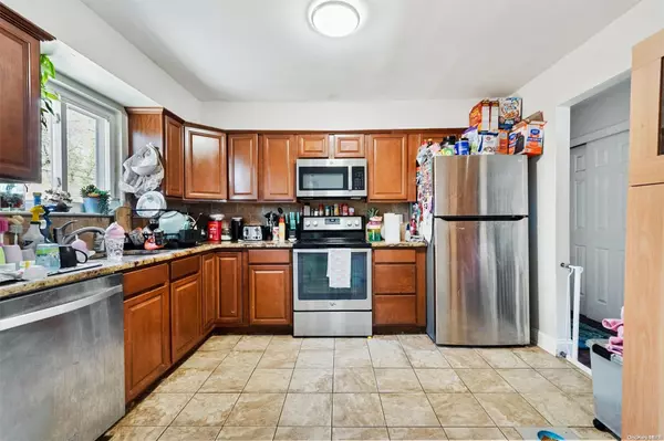 South Setauket, NY 11720,8 Lucille DR