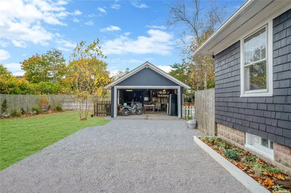 East Quogue, NY 11942,4 Carter LN