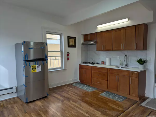 Jackson Heights, NY 11372,33-17A 72 ST #2nd fl