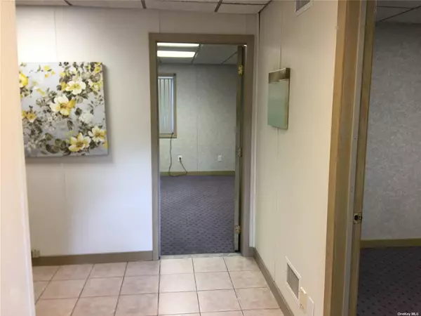 Melville, NY 11747,807 Walt Whitman RD