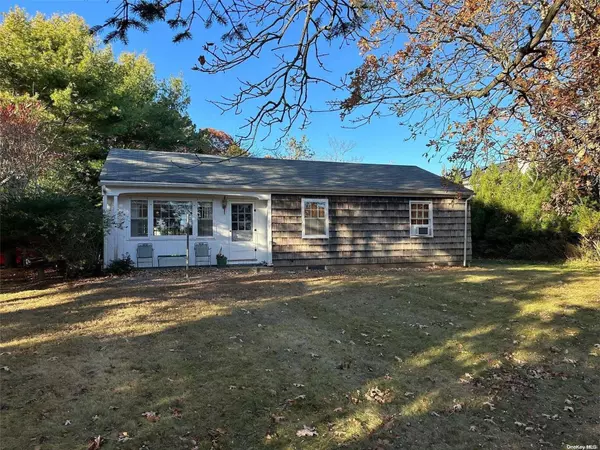 Southampton, NY 11968,51 Middle Pond RD