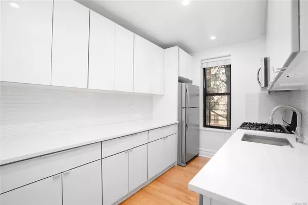 New York (manhattan), NY 10033,105 Bennett Avenue #24B