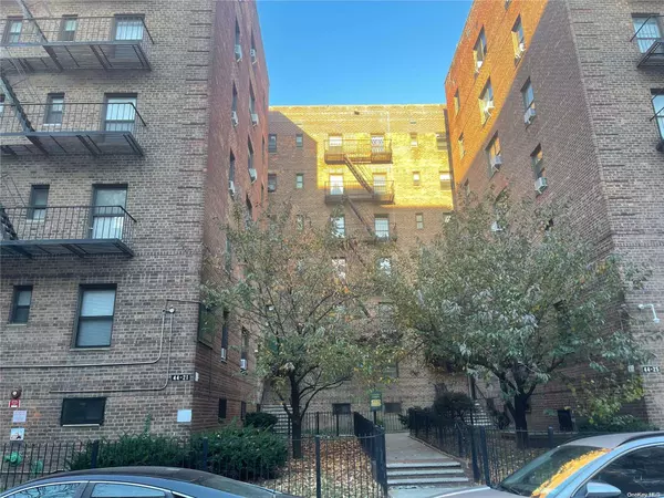 Elmhurst, NY 11373,44-21 Macnish ST #6D