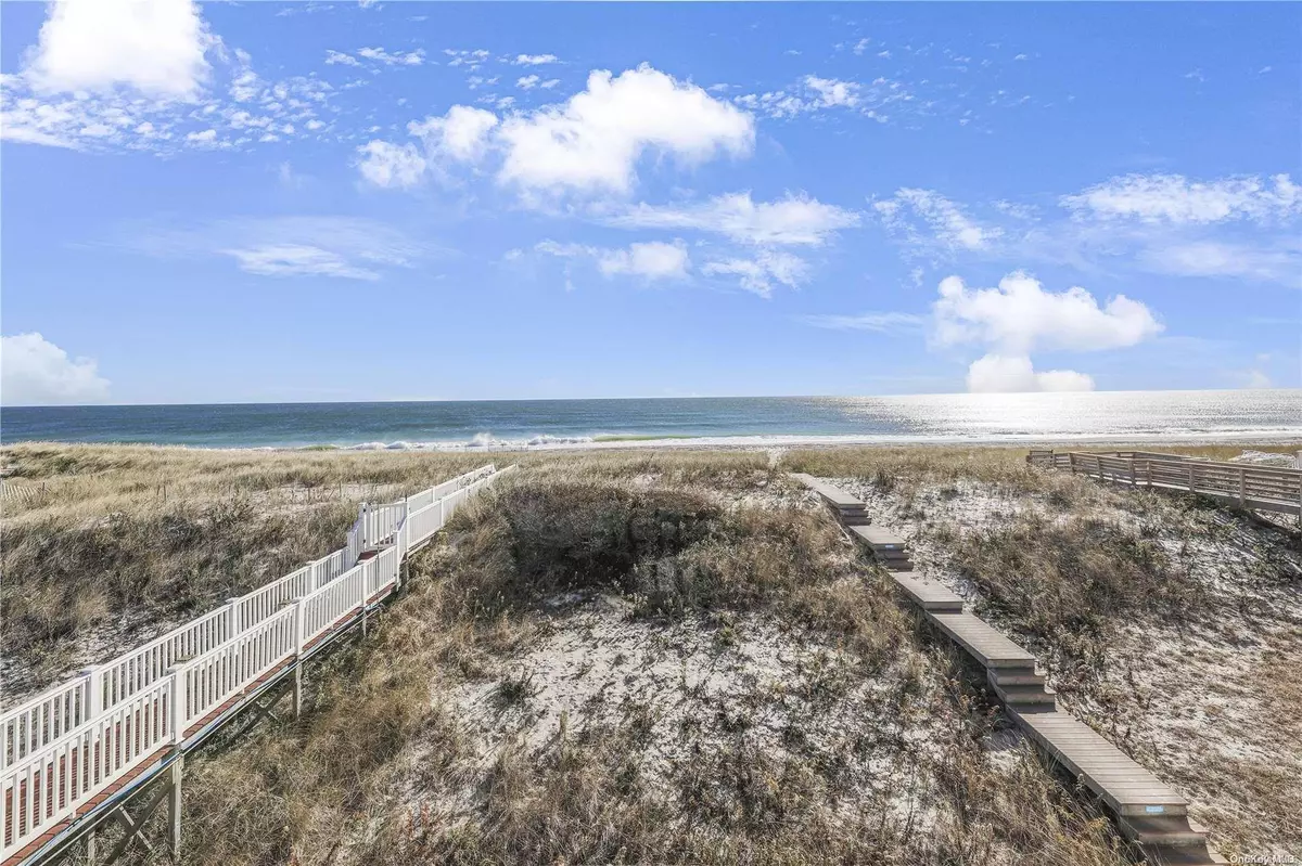 Westhampton Dunes, NY 11978,771 Dune RD