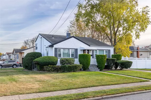 Lindenhurst, NY 11757,293 Newark ST