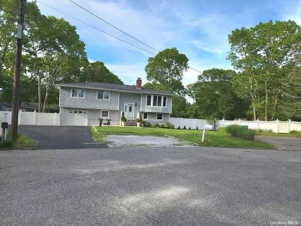 Hampton Bays, NY 11946,8 Westerly