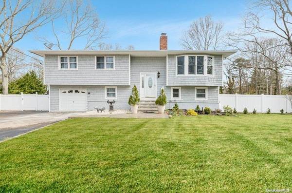 Hampton Bays, NY 11946,8 Westerly CT