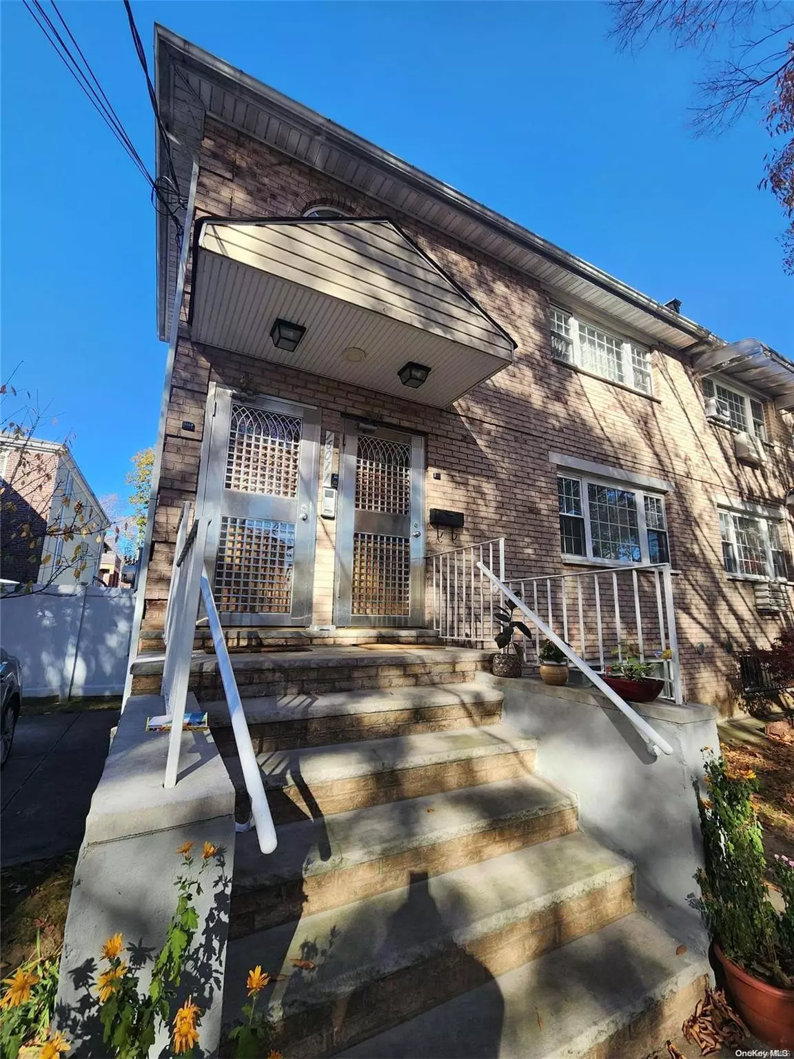 Fresh Meadows, NY 11366,160-11 76th RD #2nd fl