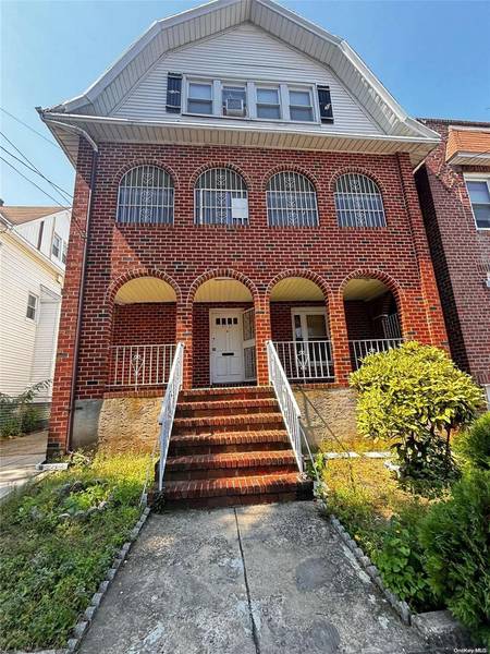 56-52 136 ST, Flushing, NY 11355