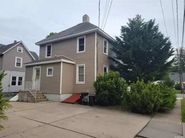 Amityville, NY 11701,66 Oak ST