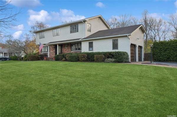 Smithtown, NY 11787,6 Terrace LN