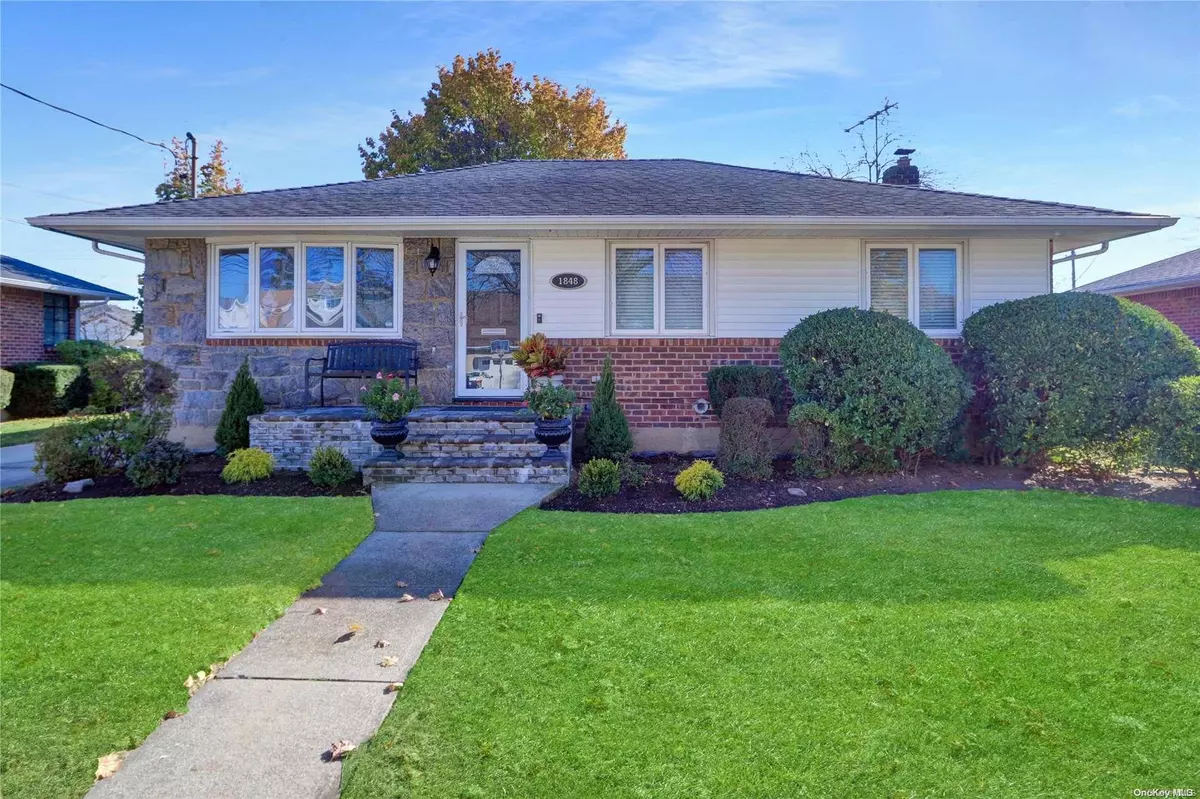 East Meadow, NY 11554,1848 Albermarle AVE