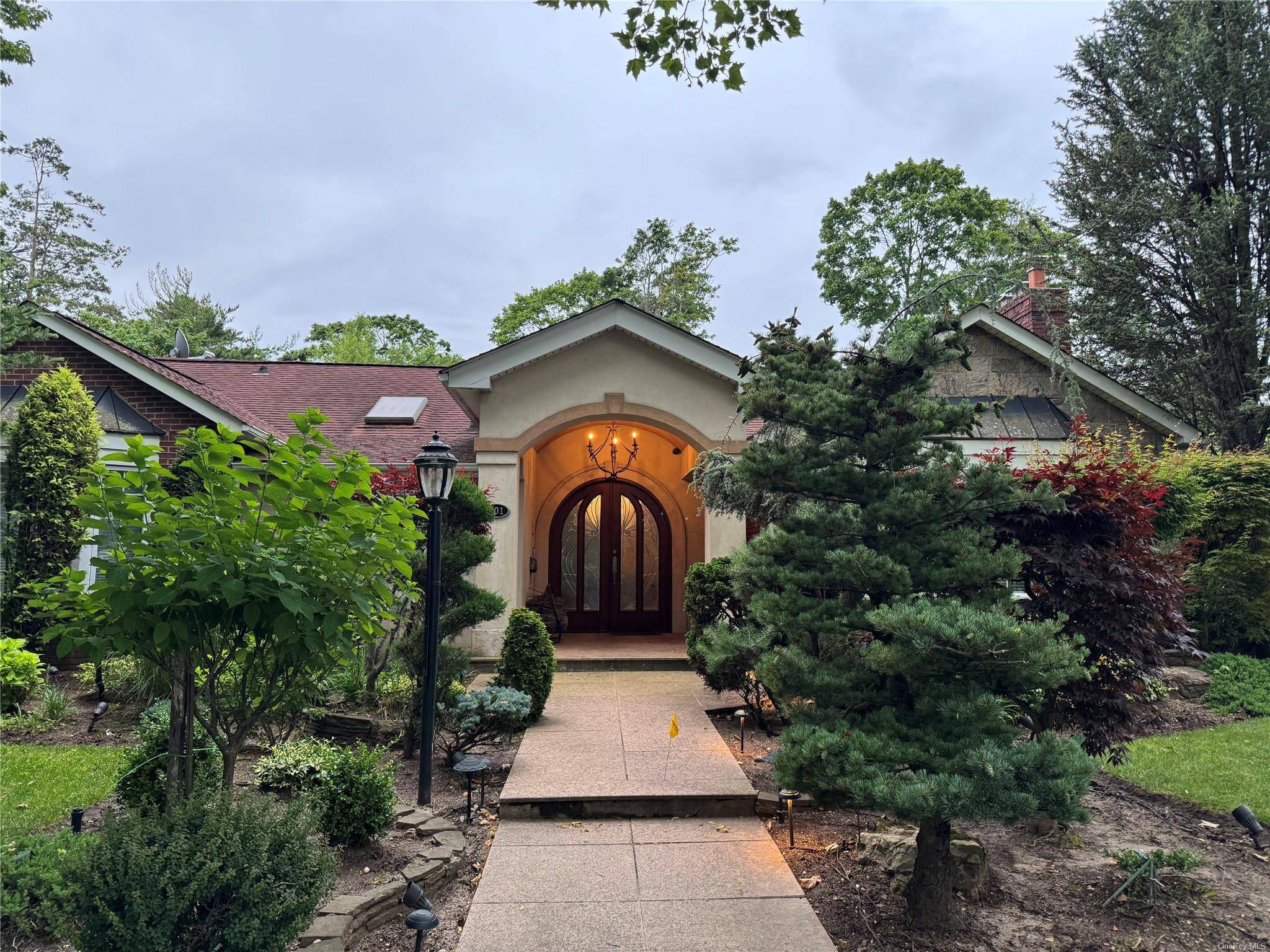 101 Harold RD, Woodmere, NY 11598