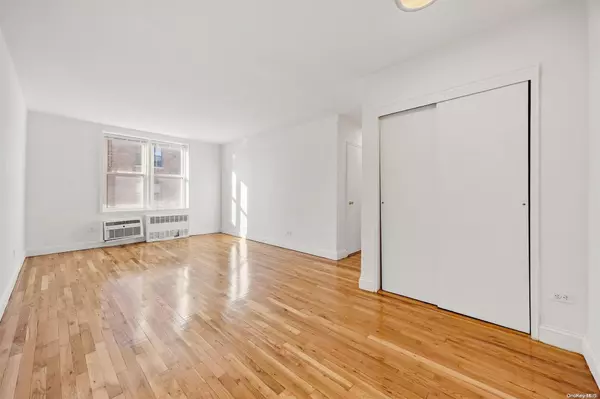 Sunnyside, NY 11104,50-22 40th ST #2H