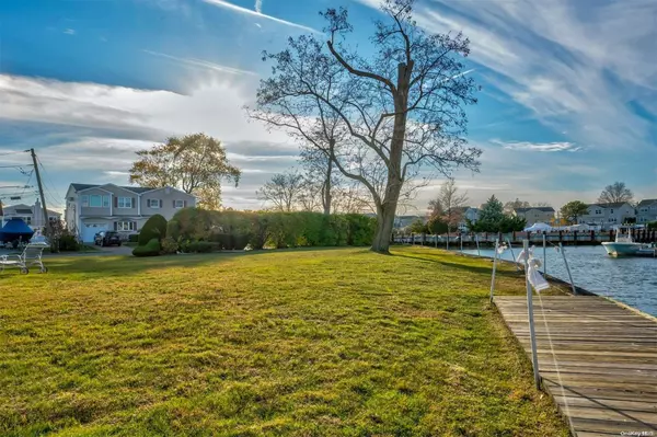 Massapequa, NY 11758,1 Jetmore PL