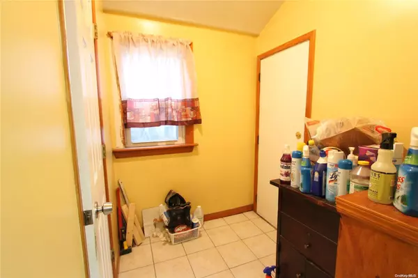 Rego Park, NY 11374,61-37 Austin ST