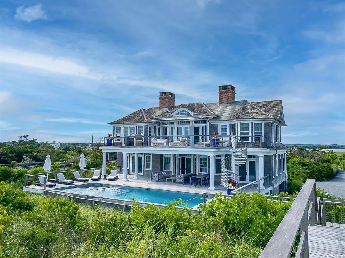 Quogue, NY 11959,202 Dune RD