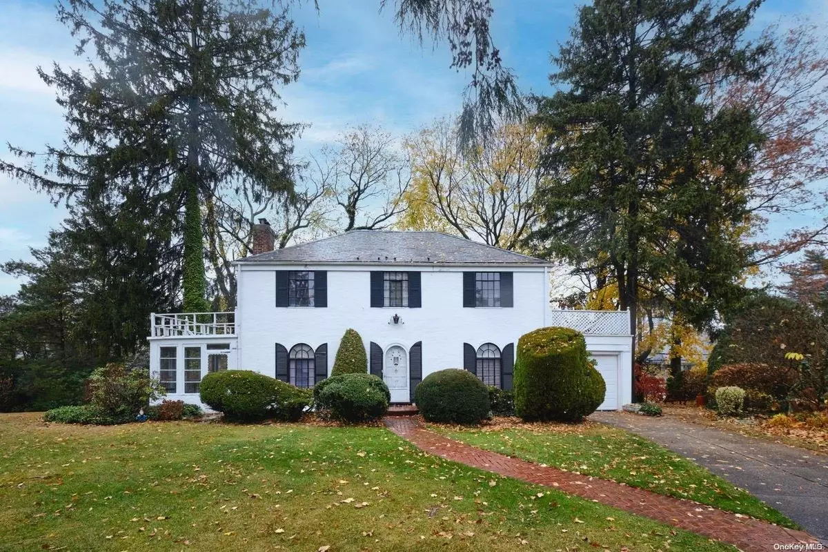 Manhasset, NY 11030,49 Fairway LN