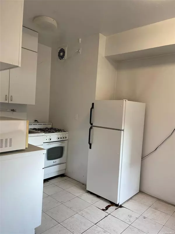 Rego Park, NY 11374,99-40 63 RD #5A