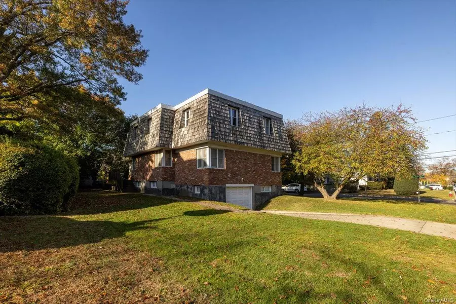 869 Fiske ST, Woodmere, NY 11598