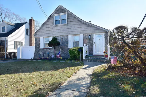 2498 Beltagh AVE, North Bellmore, NY 11710