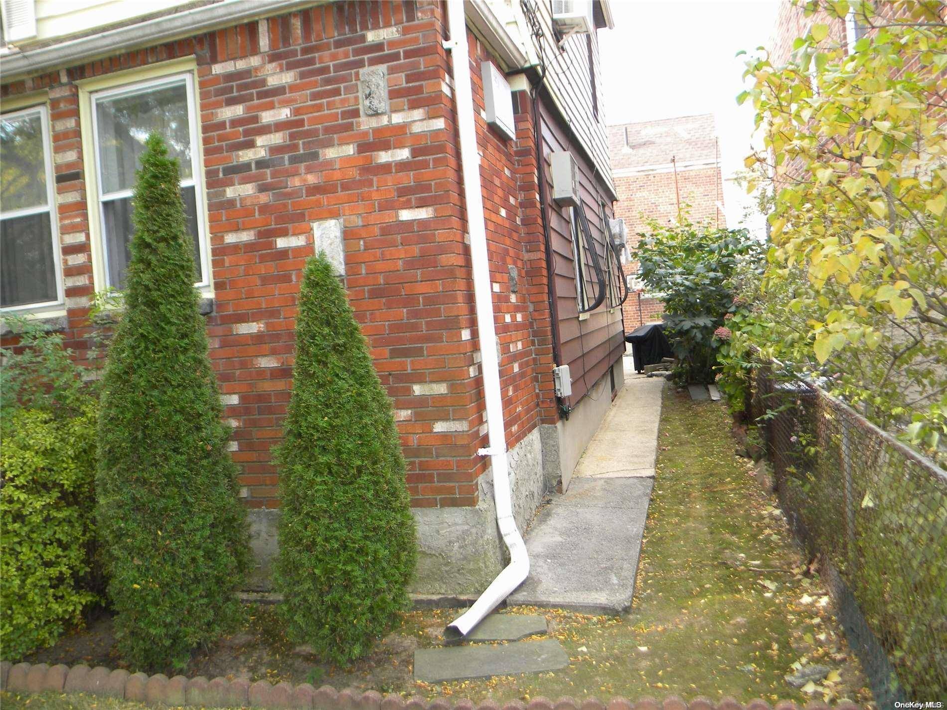Flushing, NY 11355,42-80 149th ST