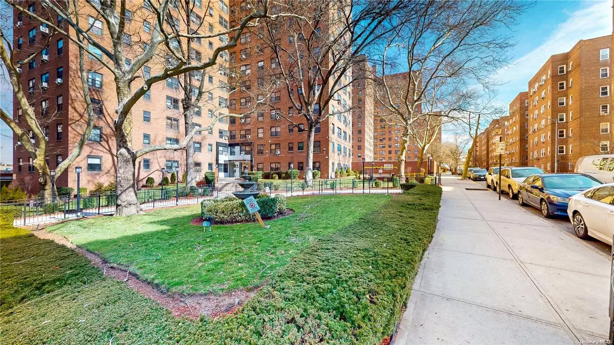 Rego Park, NY 11374,99-05 63rd Dr #11R