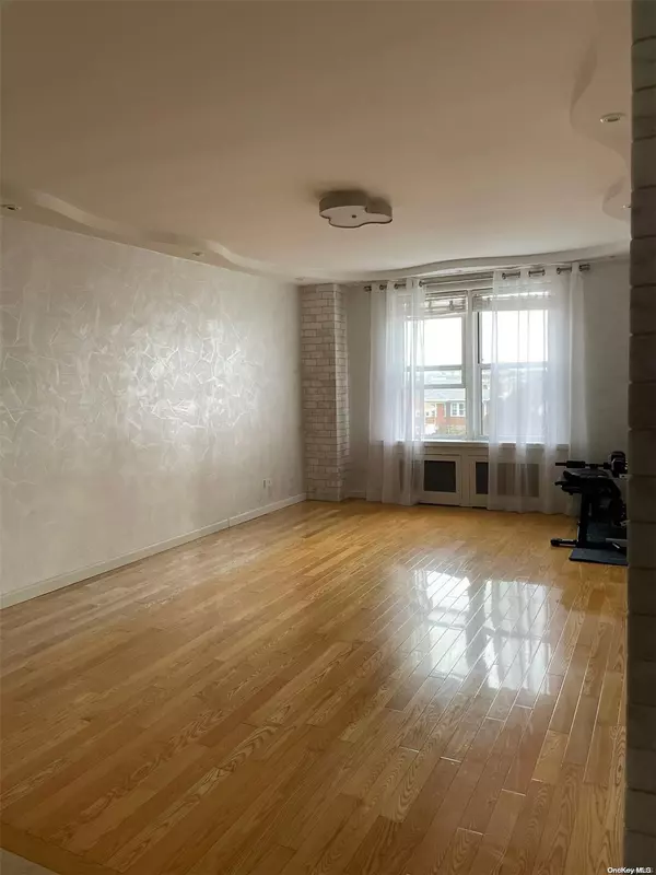 Rockaway Park, NY 11694,125 Beach 124th ST #4B