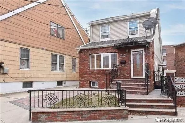 Maspeth, NY 11378,71-26 58th AVE