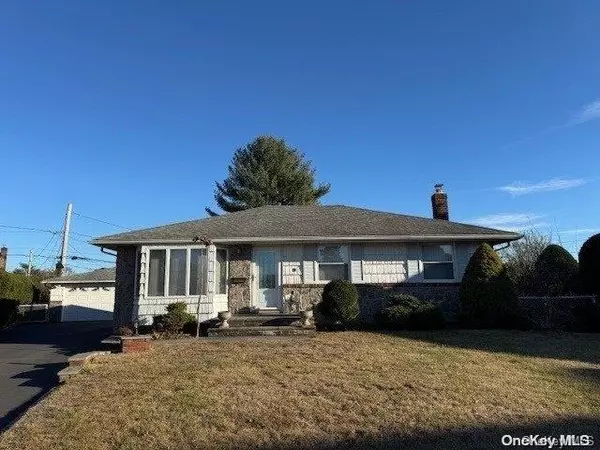 Syosset, NY 11791,11 Evelyn CT