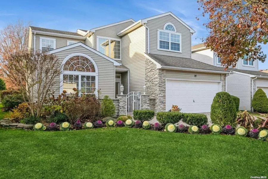 78 Hamlet DR #78, Hauppauge, NY 11788
