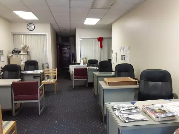 Flushing, NY 11354,40-22 Murray ST