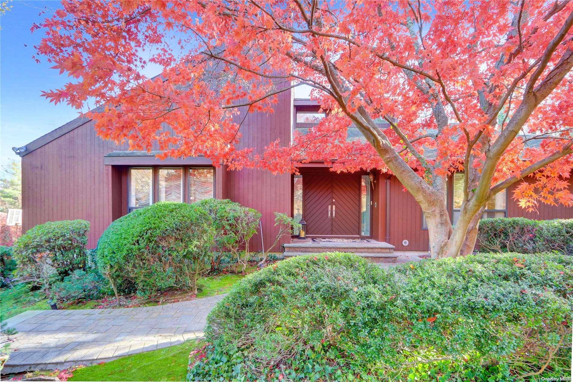22 Candlewood PATH, Dix Hills, NY 11746